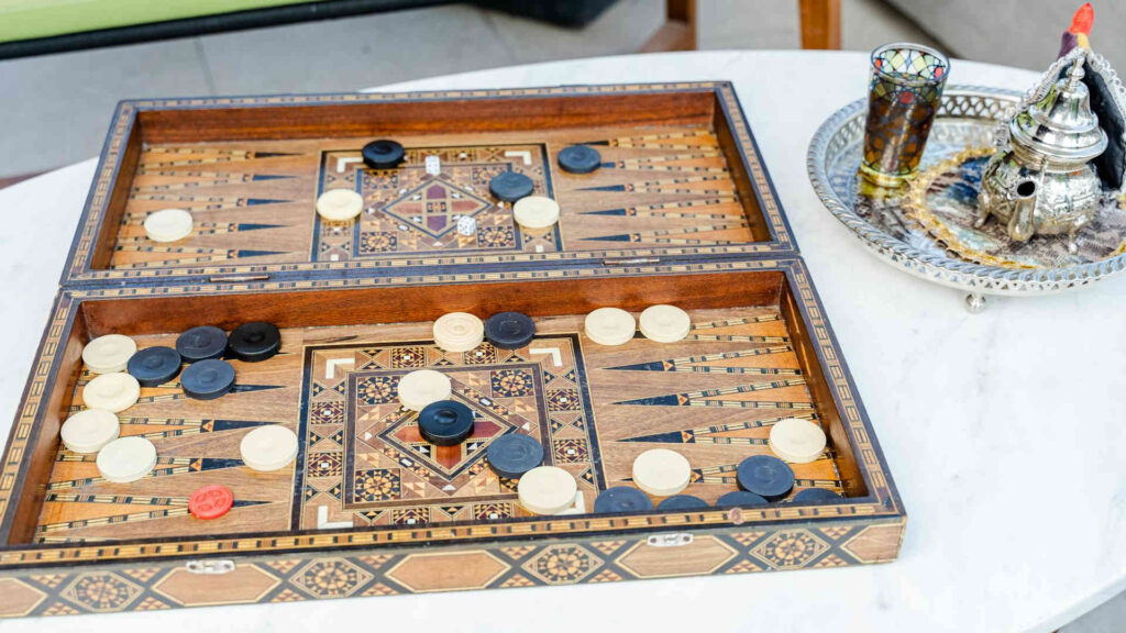 Brettspiele - Diese Variante des Backgammon für zwei und mehr Spieler wurde in Dubai entdeckt.
