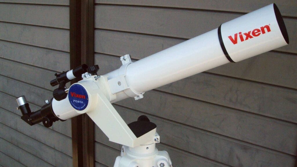 Astronomie – Für Einsteiger gibt es viele gute Teleskope, hier ein Teleskop von Vixen aus der Porta-Serie.