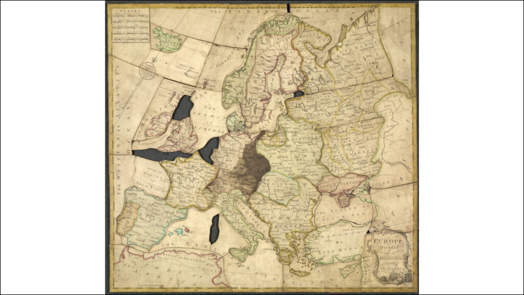Puzzeln - John Spilsbury 'Europa in seine Königreiche unterteilt usw.' (1766). Das erste speziell angefertigte Puzzle. Die Karte wurde auf Karton geklebt und entlang der Ländergrenzen zerlegt, um ein Lernpuzzle zu erstellen. Es besteht aus 50 Teilen, von denen 5 fehlen und ein Teil beschädigt ist. British Library.