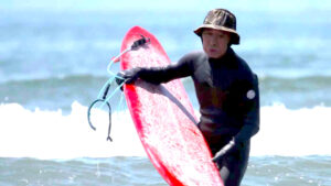 Sano Seiichi, the world's oldest surfer at 89 years of age