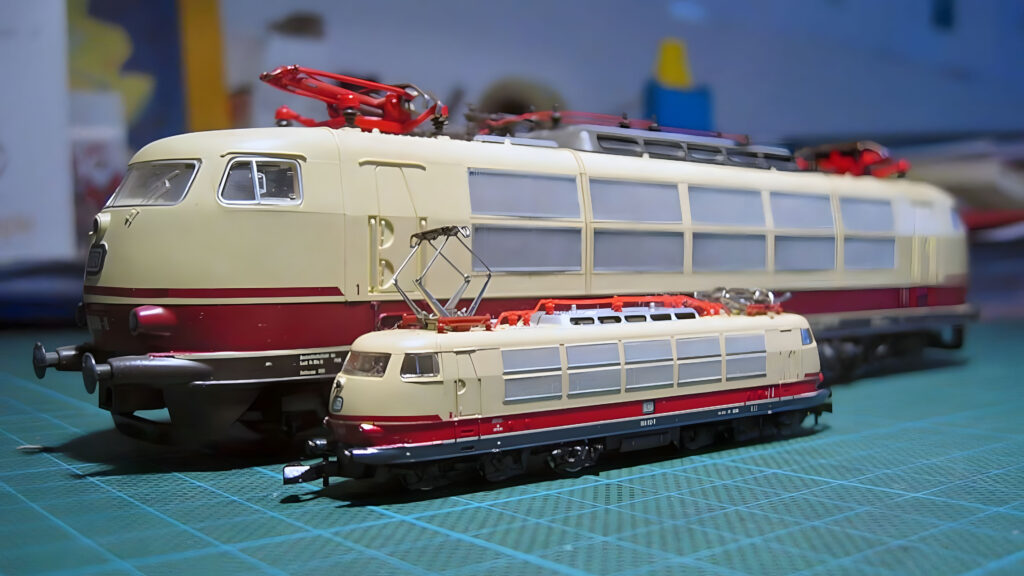 Modelleisenbahn – Hier die Lokomotive BR103 in Nenngröße H0 und Z.