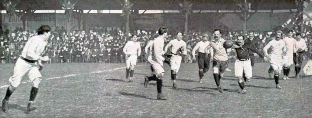 Rugby – Das Finale der französischen Meisterschaft 1908/09. Es spielen Stade Bordelais und Stade Toulouse. Stade Bordelais gewann 17:0.