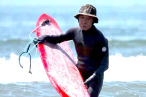 Sano Seiichi, the world's oldest surfer at 89 years of age