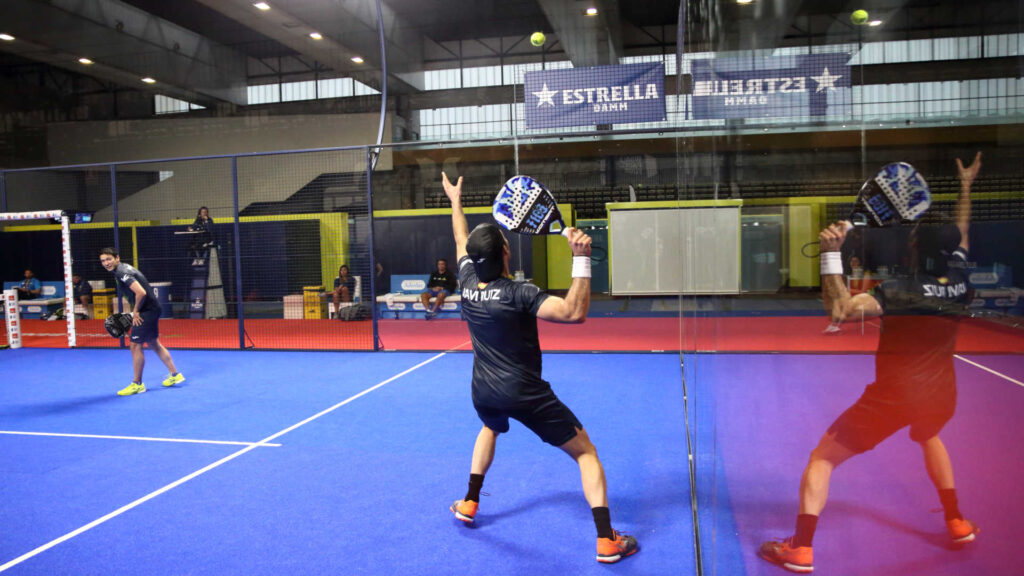 Padel – Die Vigo Open 2019 im Rahmen der World Padel Tour. Hier ist Javi Ruiz am Zug..