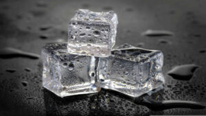 Schnitzen – Man kann auch Eiswürfel schnitzen.