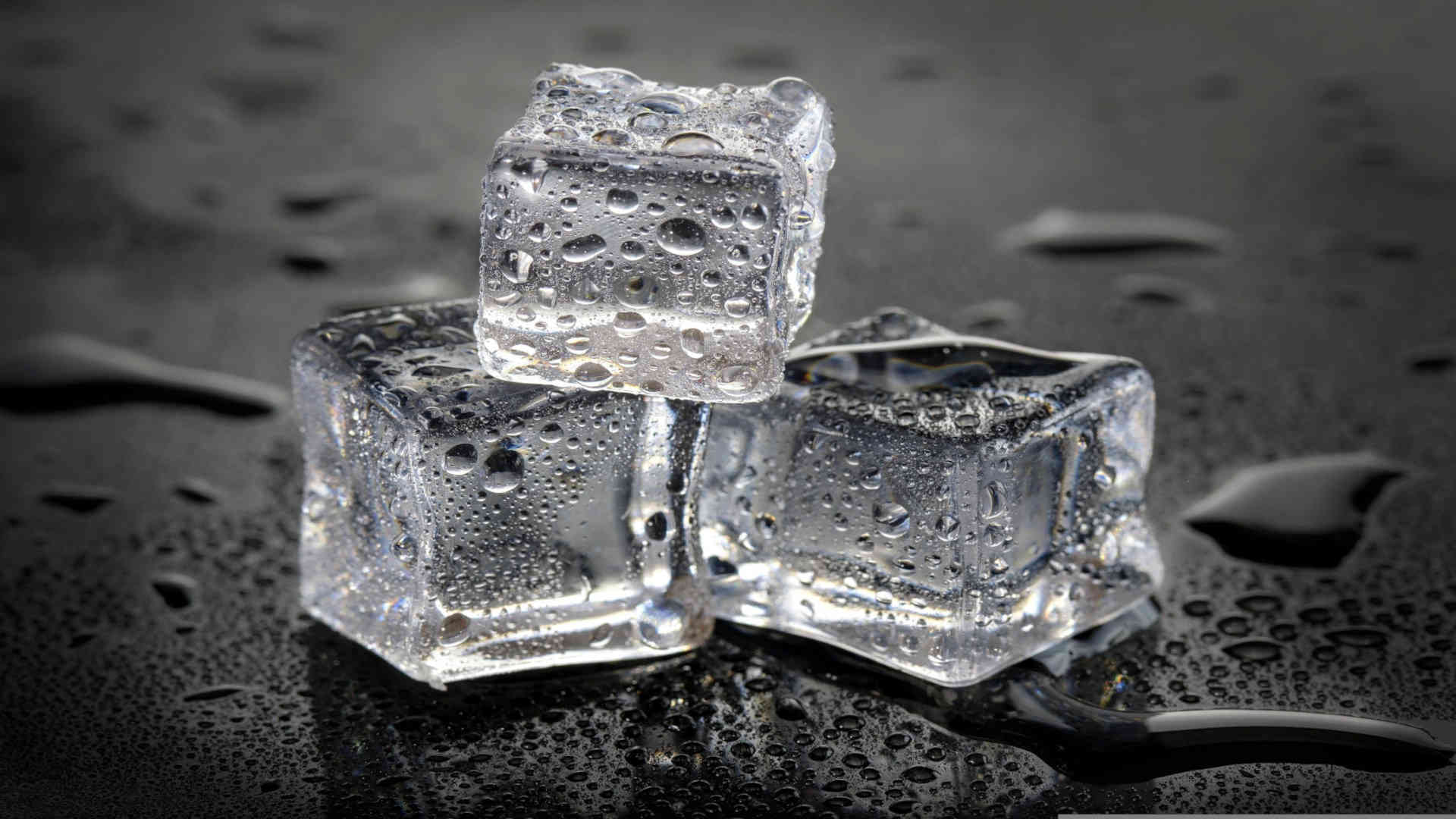 Schnitzen – Man kann auch Eiswürfel schnitzen.